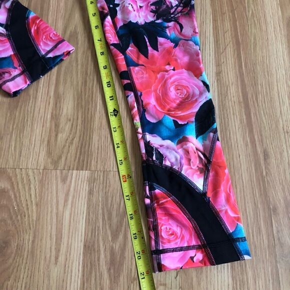 LOT OF2 Lululemon Womens Secret Garden/Striped Capri Crop Leggings Size 2 - Picture 4 of 16